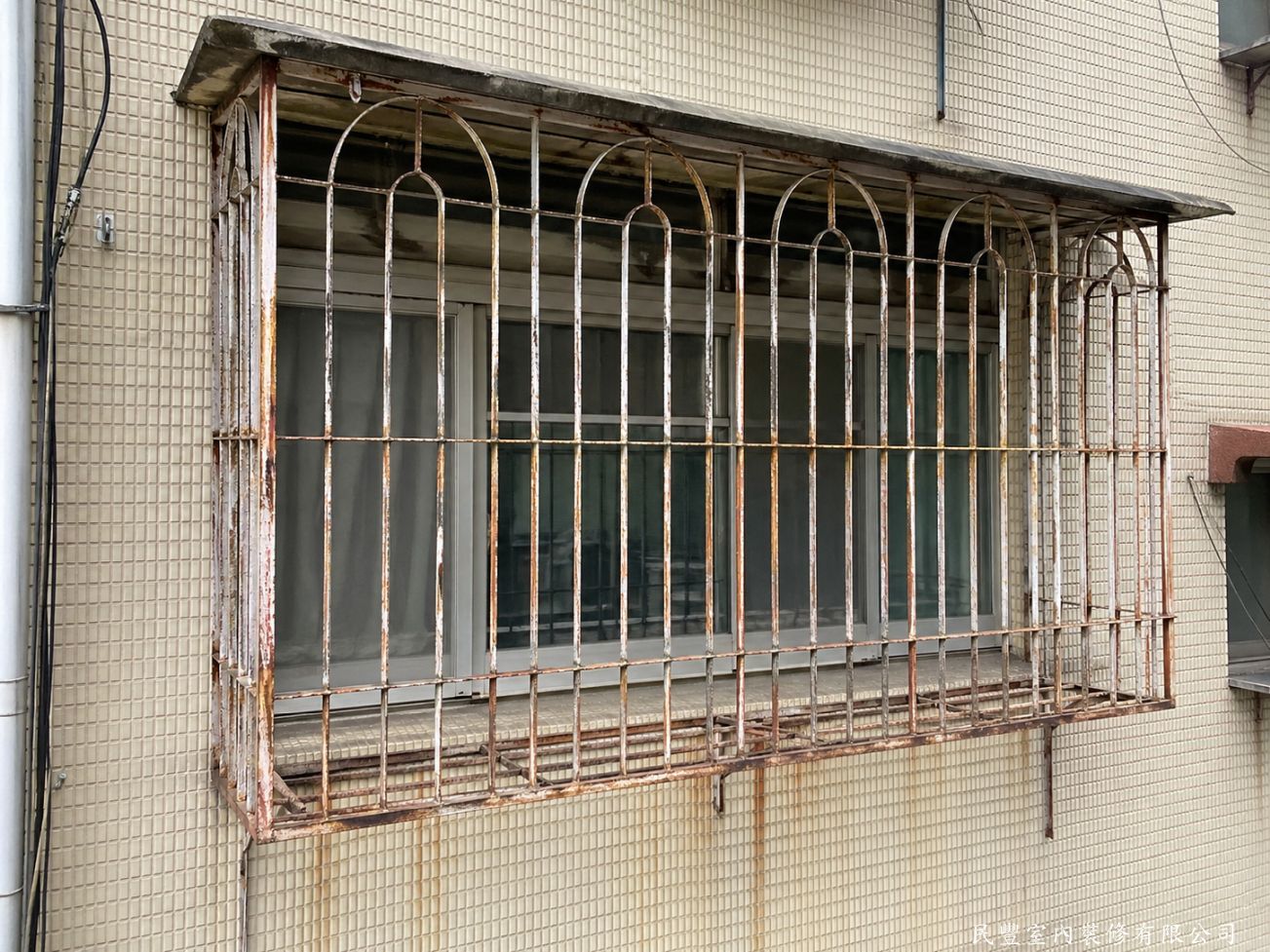 民豐室內裝修-劉先生大安區鐵工工程-施工前窗戶鐵格柵生鏽