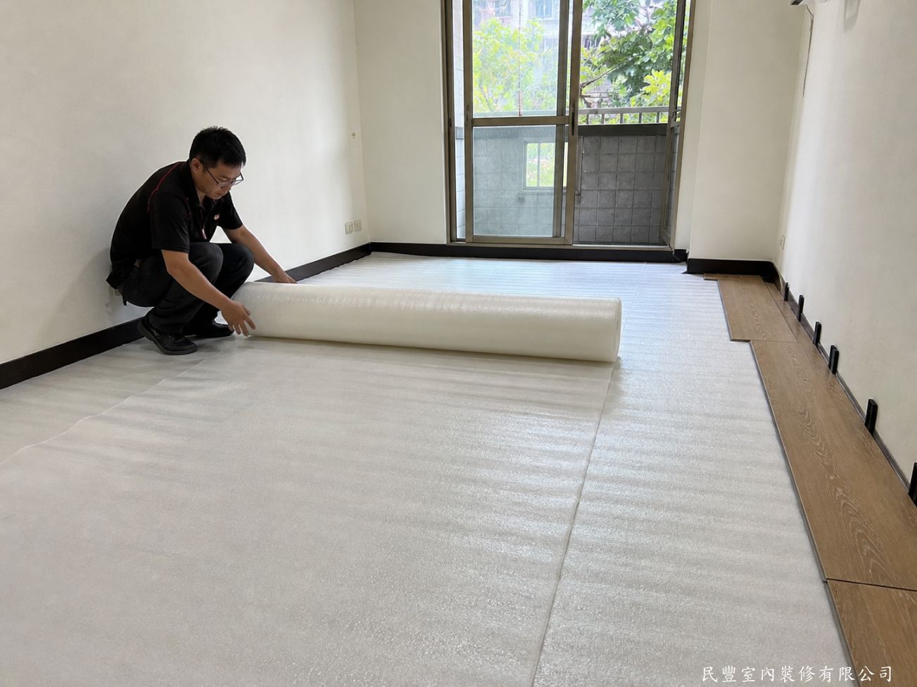 民豐室內裝修-吳先生大同區超耐磨地板-防潮緩衝墊鋪設