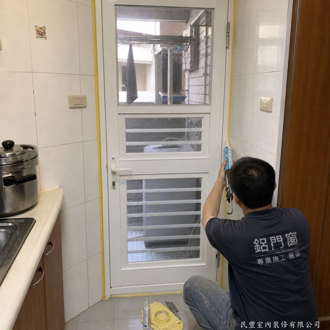民豐室內裝修-林先生大同區三合一通風門-防水矽利康收邊施作