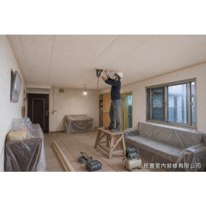 民豐室內裝修-天花板-天花與牆面交接處安裝收邊線板,轉角45度對角收口,修飾交接縫隙使整體線條俐落 民豐室內裝修-天花板-天花與牆面交接處安裝收邊線板,轉角45度對角收口,修飾交接縫隙使整體線條俐落